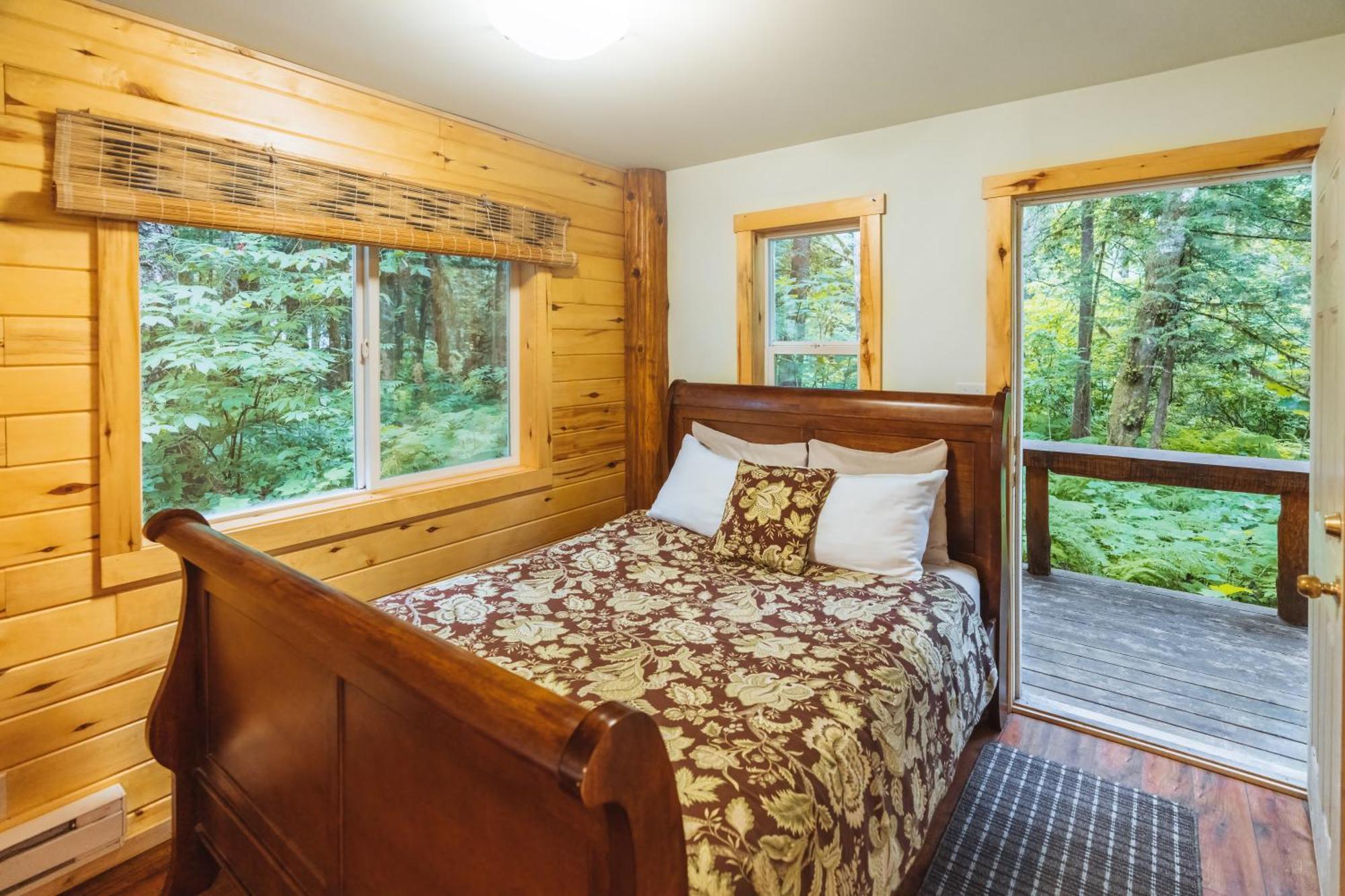 Bella Coola Grizzly Tours And Resort Hagensborg Εξωτερικό φωτογραφία