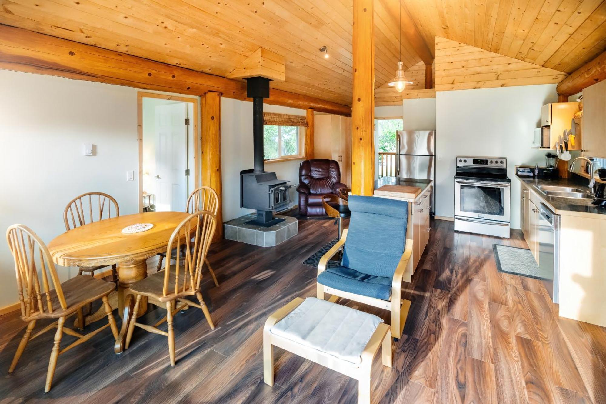Bella Coola Grizzly Tours And Resort Hagensborg Εξωτερικό φωτογραφία