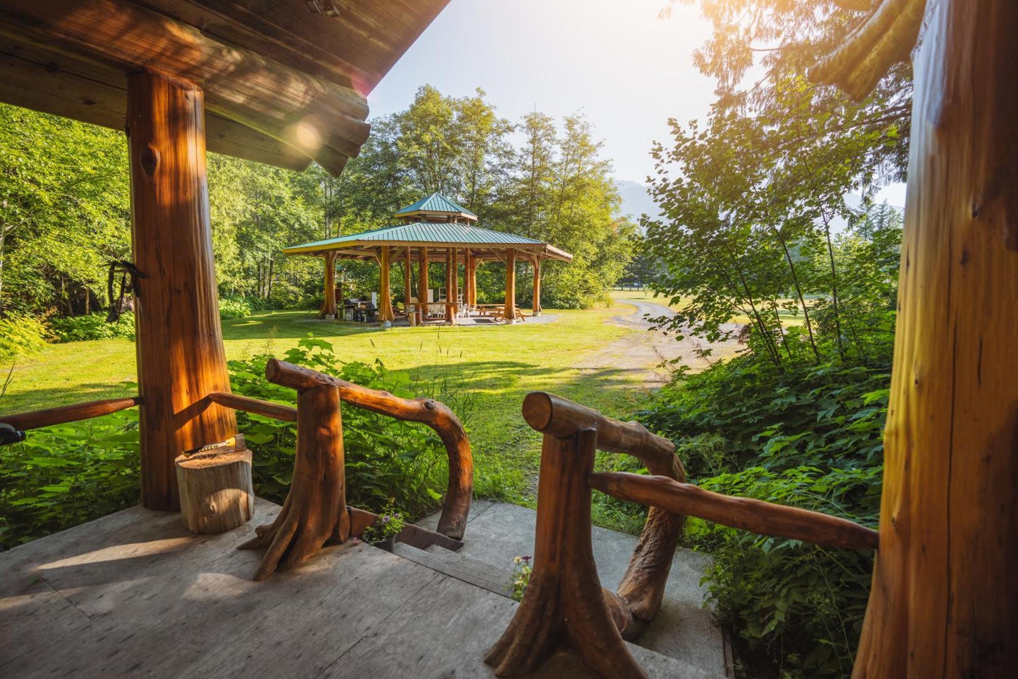 Bella Coola Grizzly Tours And Resort Hagensborg Εξωτερικό φωτογραφία