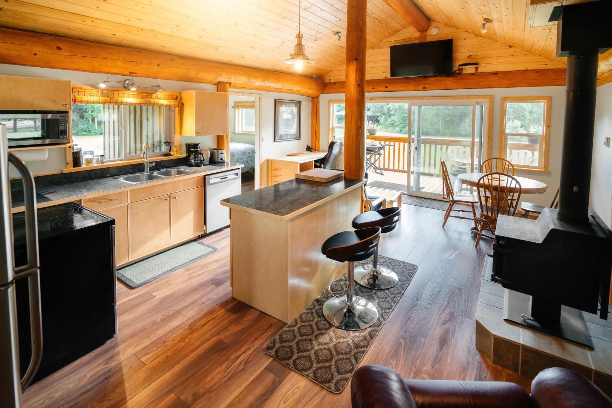 Bella Coola Grizzly Tours And Resort Hagensborg Εξωτερικό φωτογραφία